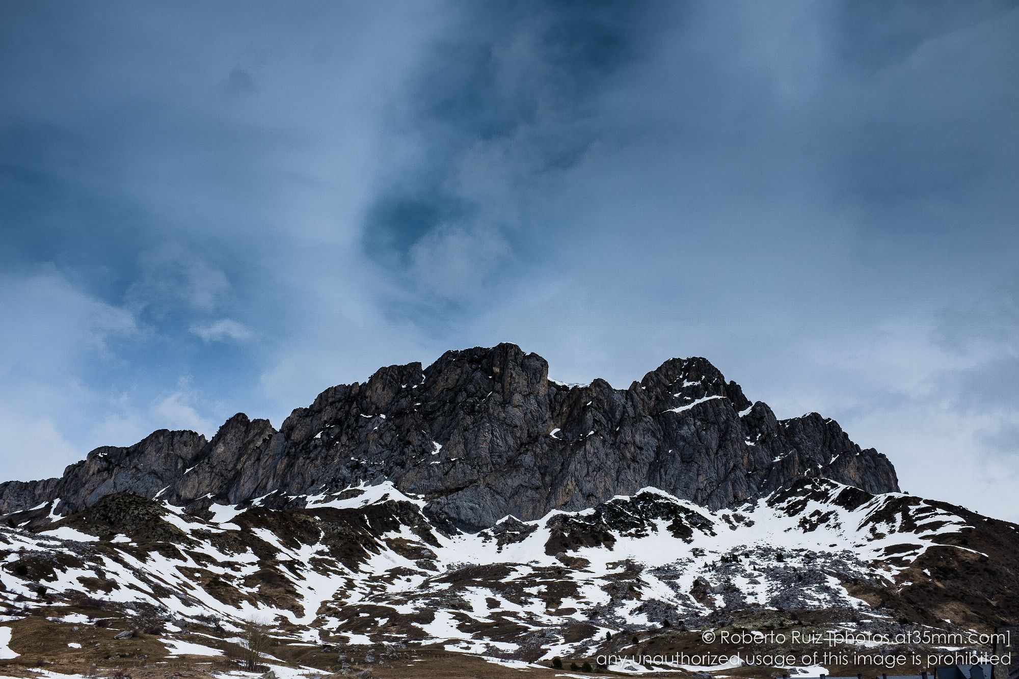 Cielo y montañas