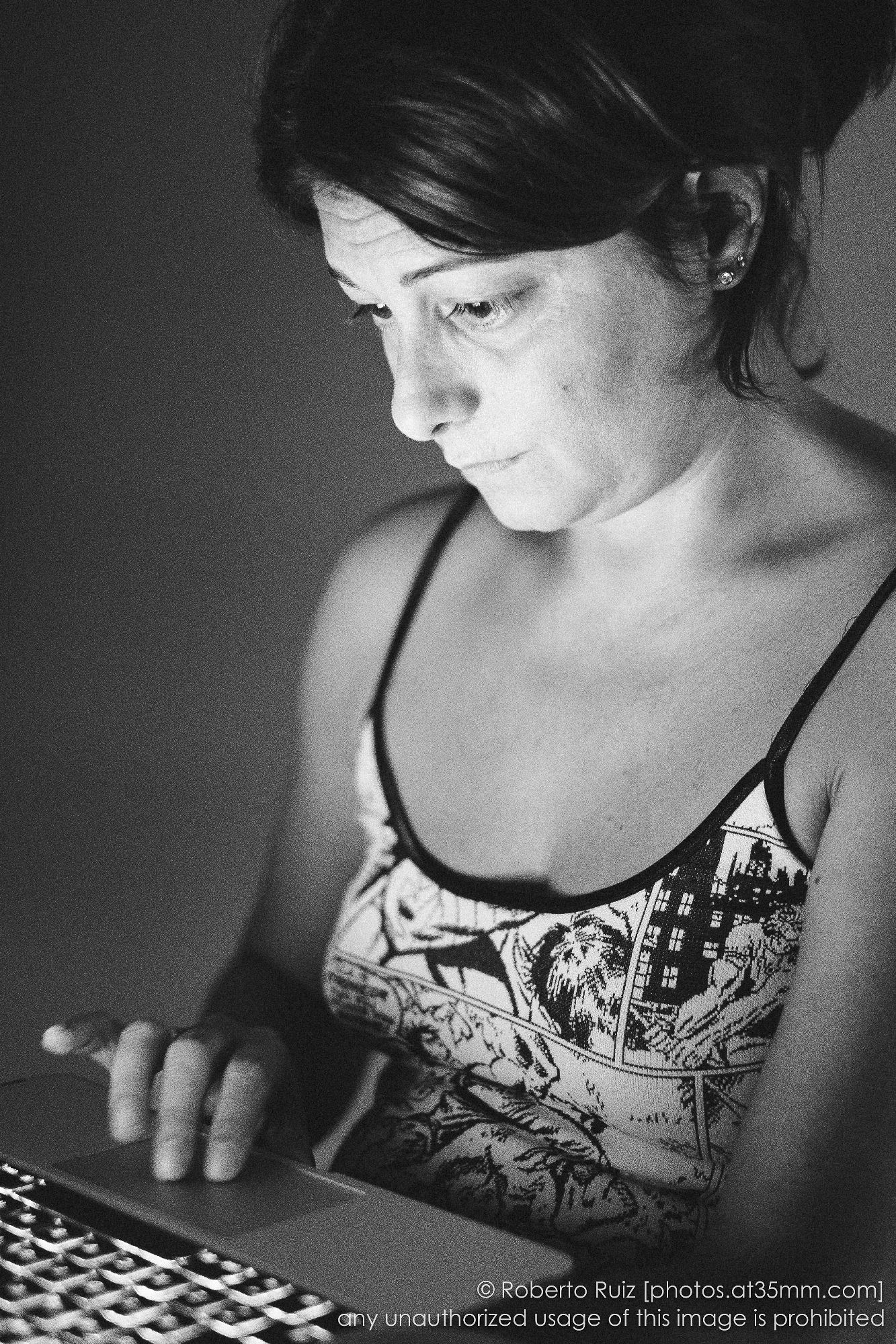 browsing the web in the light of the screen