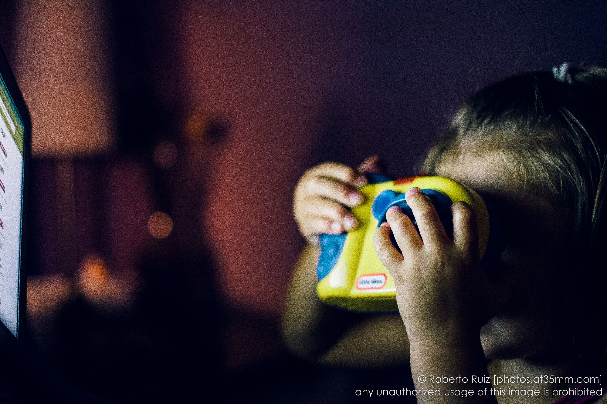 wait daddy, it's my time to take photos